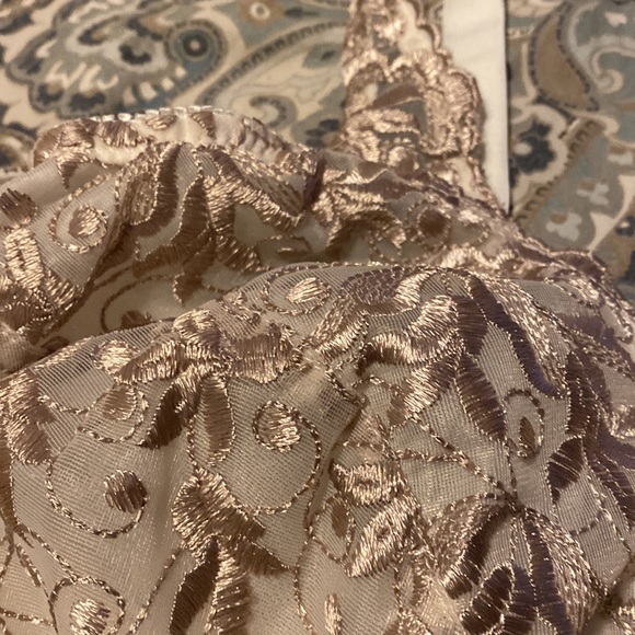 Two Bras both are 42D. Excellent to new condition - Picture 5 of 5